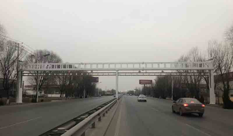 克拉玛依公路限高杆